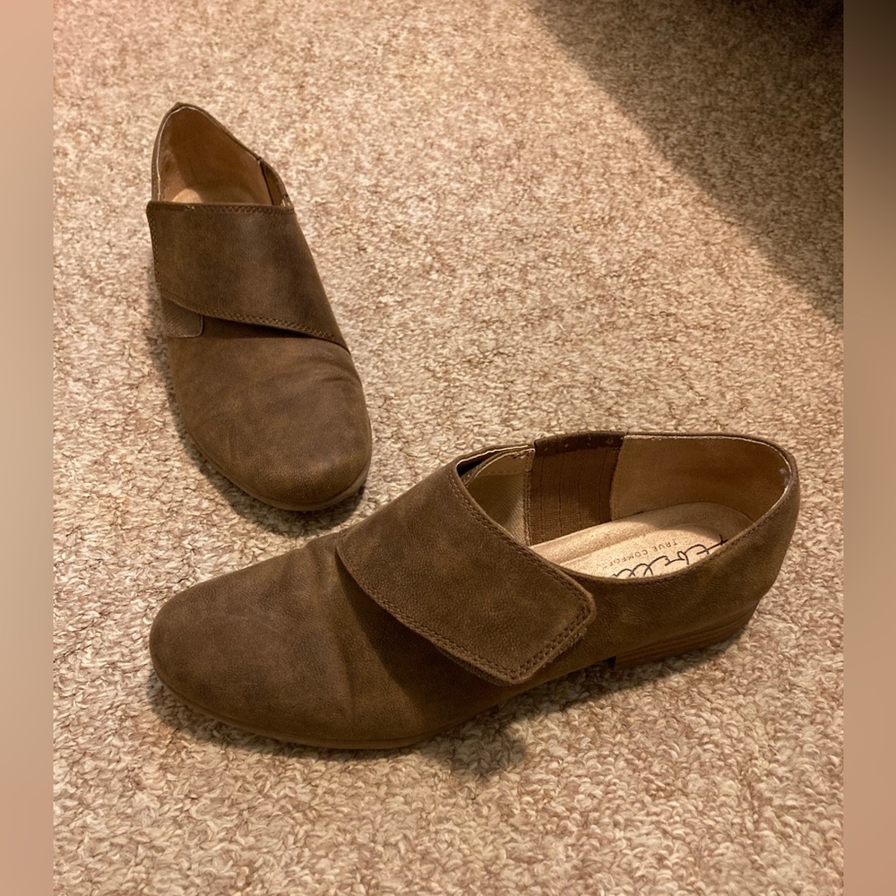 Like new brown comfort loafers size 8 1/2